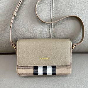 Burberry Bolso de Hombro Cuadrú Tamaño Pequeño Réplica 1:1 de Lujo 1155193998 - front view | Burberry