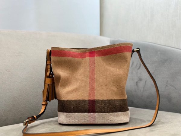 Burberry Ashby: Réplica 1:1 de Bolso de Mano Pequeño con Canvas Clásico y Envío Rápido 1155438180 - front view | Burberry