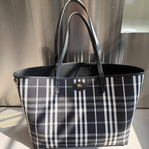 Burberry Bloomsbury Tote: Réplica 1:1 de Lujo con Envío Rápido y Calidad AAA 1155322632 - front view