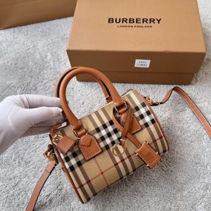 Bolso Burberry Boston Mini Réplica 1:1 de Lujo con Cuero Legítimo y Acabados Premium 1154316216 - side view